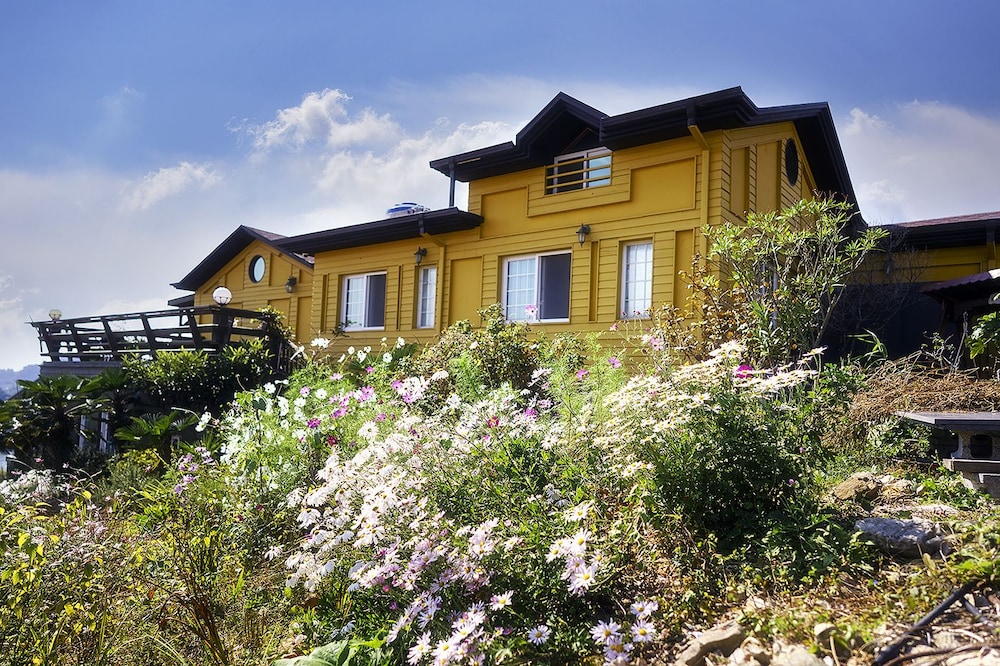 Tongyeong Mongdol House Pension 3/50