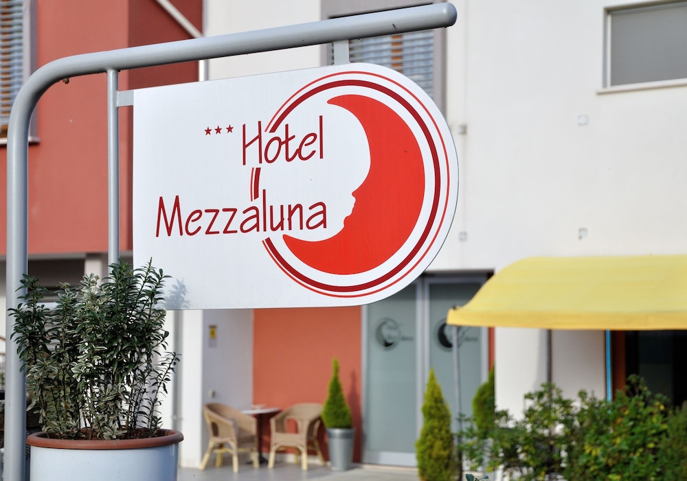 Hotel Mezzaluna 4/50