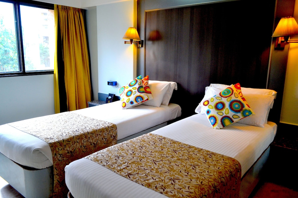 The Club Emerald Chembur 4/51