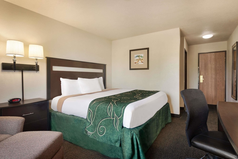 Travelodge by Wyndham Jefferson City 10/19