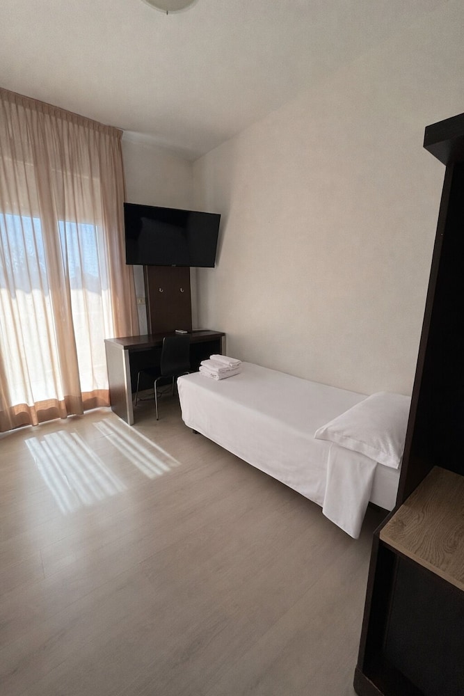 M14 Hotel 19/56
