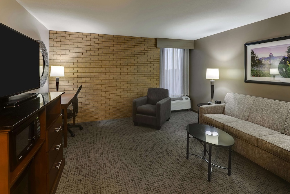 Drury Inn & Suites Columbus Dublin 24/38