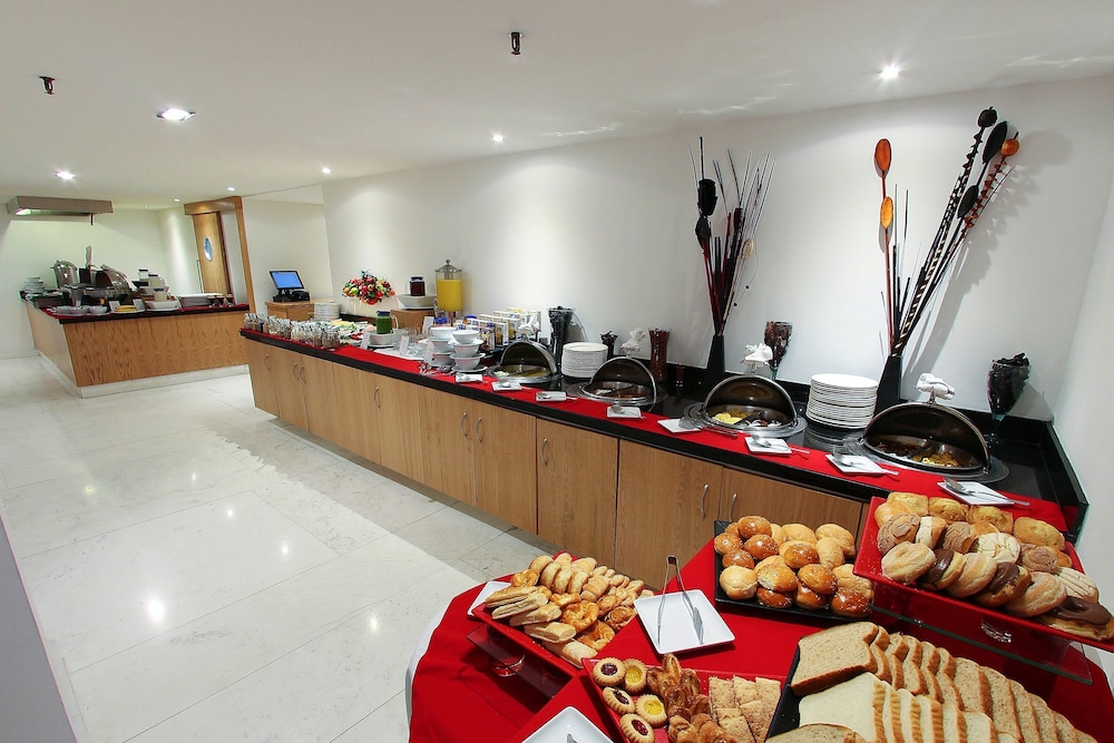 Fiesta Inn Express Naucalpan 56/77