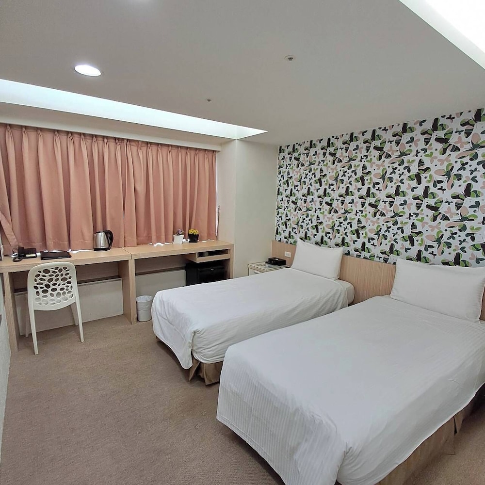 DELUXE, TWIN BEDS