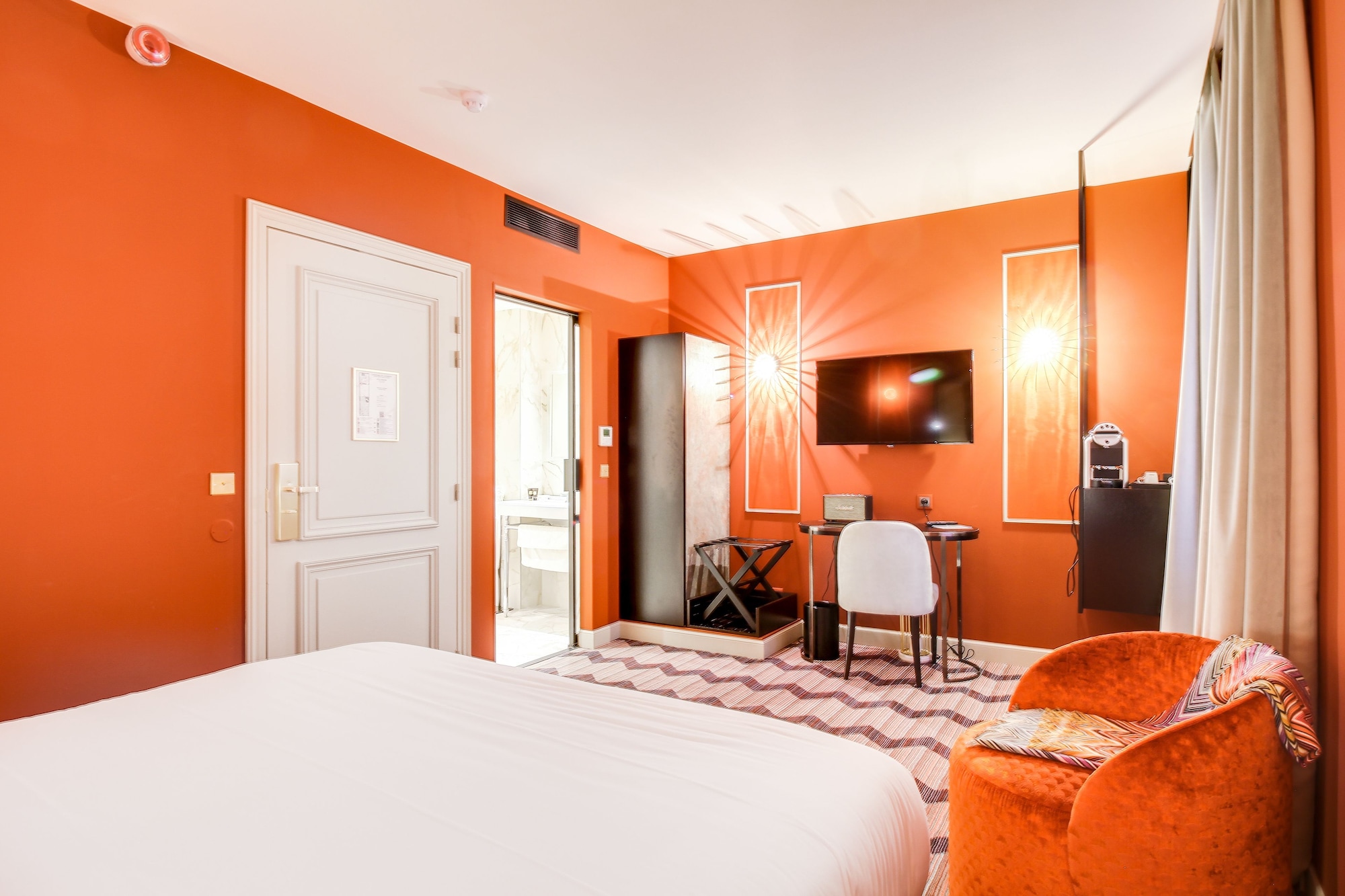 Artist, Double Bed