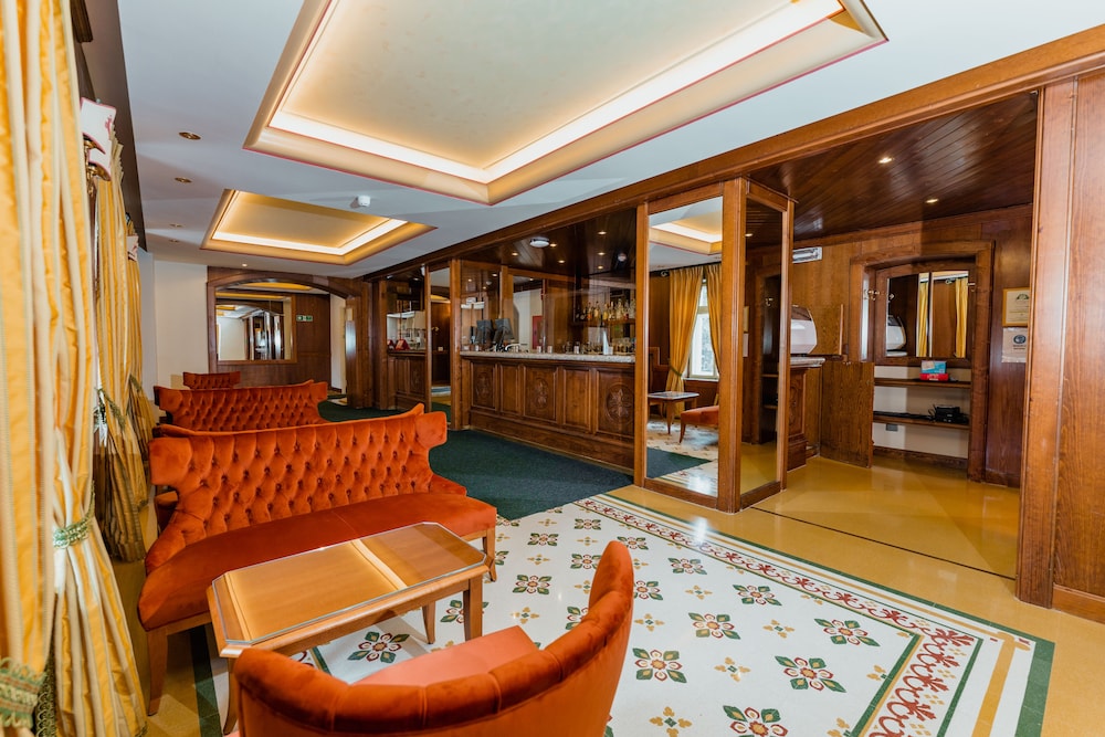 Serena Hotel 6/50