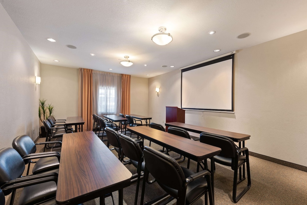 Extended Stay America Suites Houston - IAH Airport 48/62