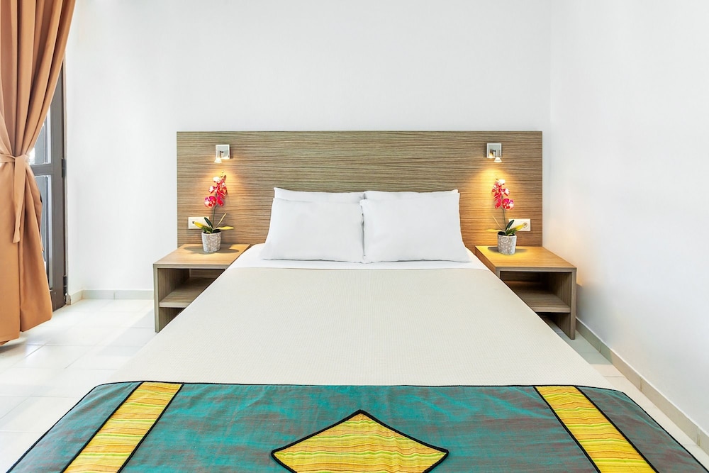 Xenios Dolphin Beach Hotel 15/68