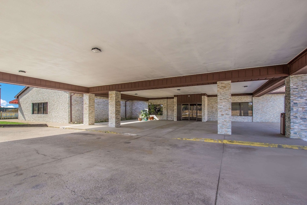 Quality Inn Grayville, IL 33/35