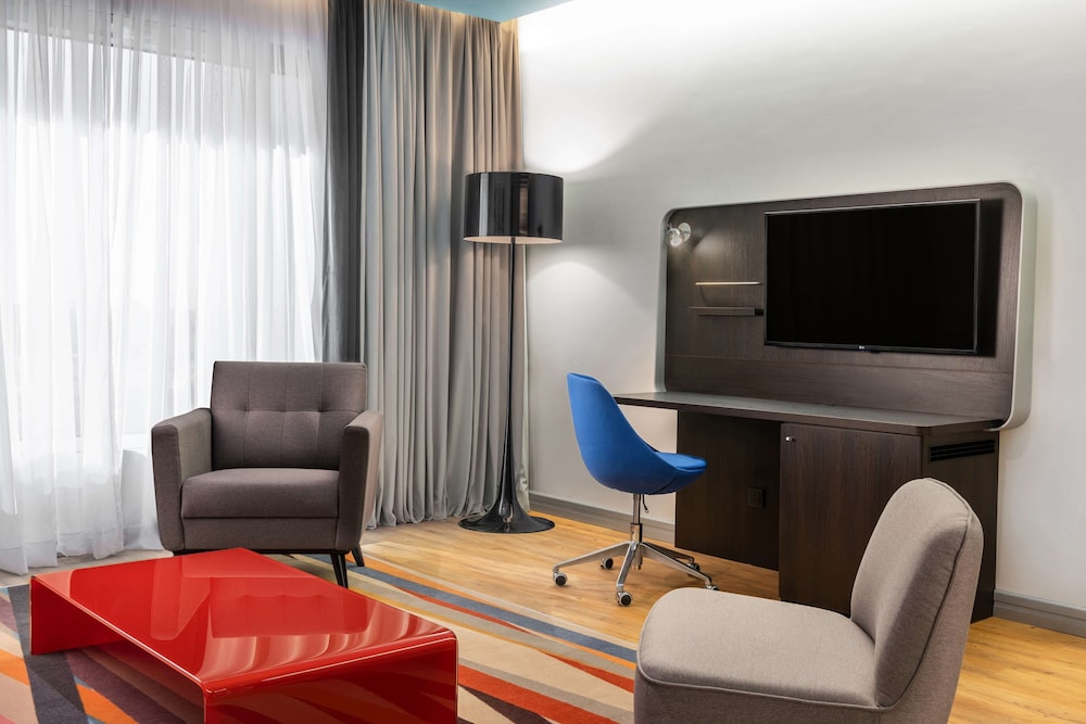 بارك إن باي راديسون جدة طريق المدينة(Park Inn By Radisson Jeddah Madinah Road) 54/65