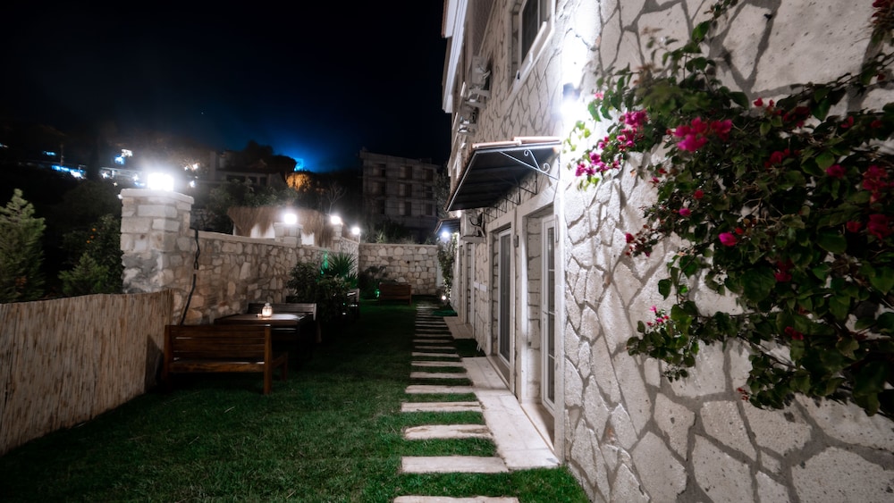 Urla 1867 Hotel 36/50