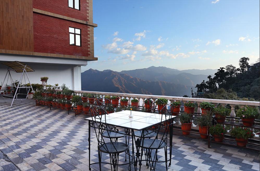 HOTEL VISHNU PALACE 51/55