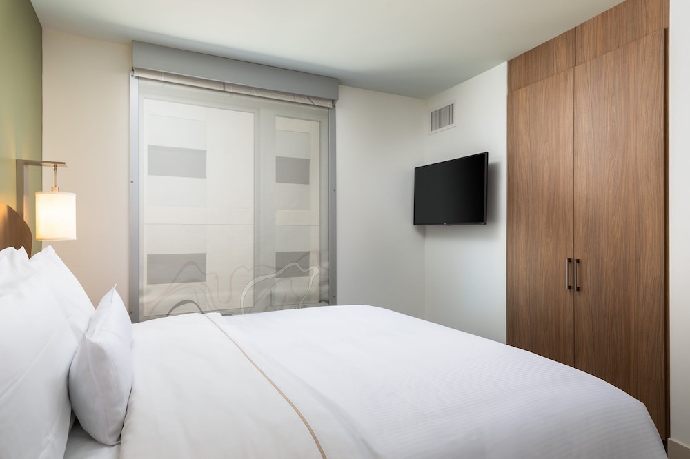 1 BEDROOM, SUITE