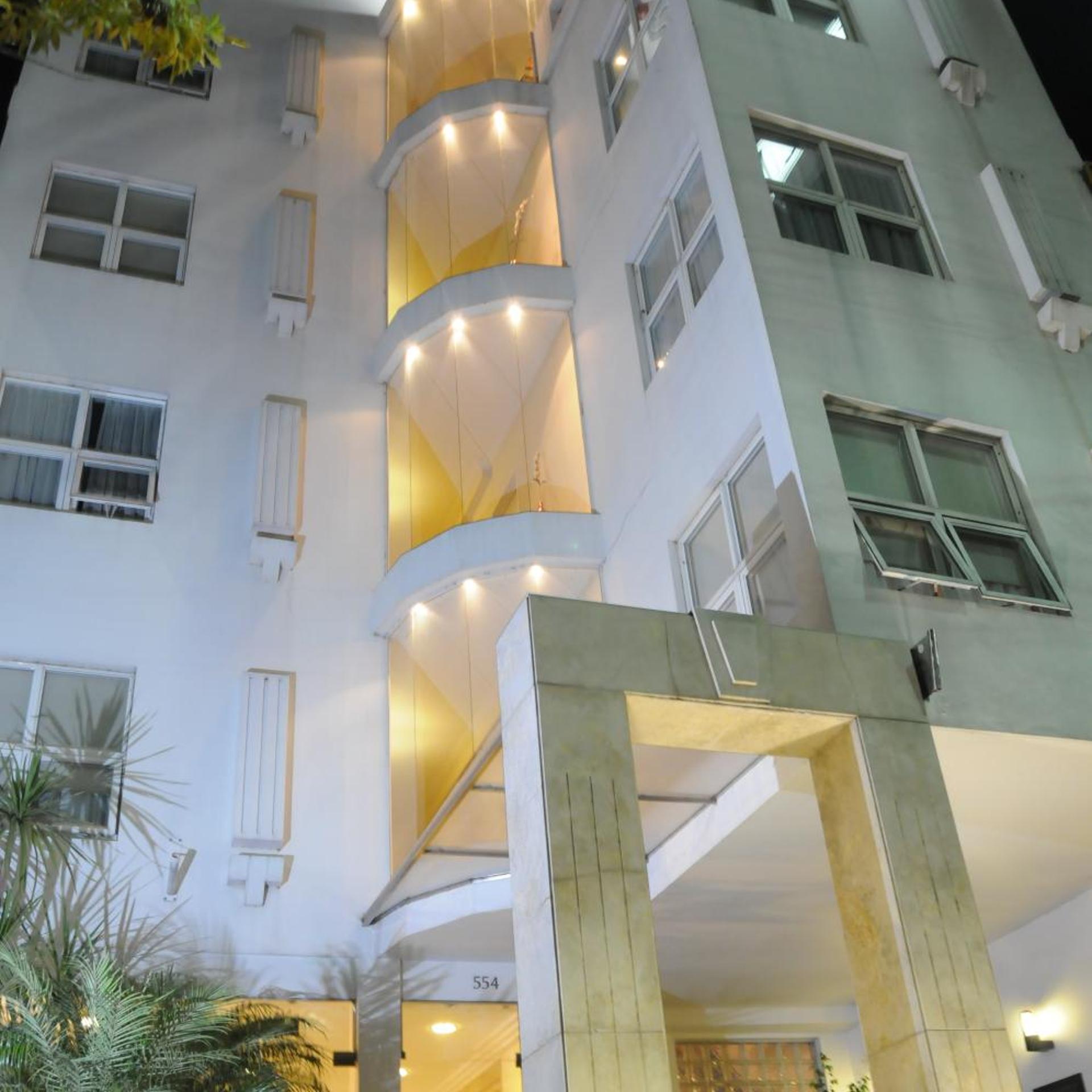 Parra Hotel and Suites 1/27