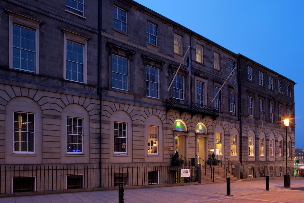 Holiday Inn Express Edinburgh City Centre 52/62