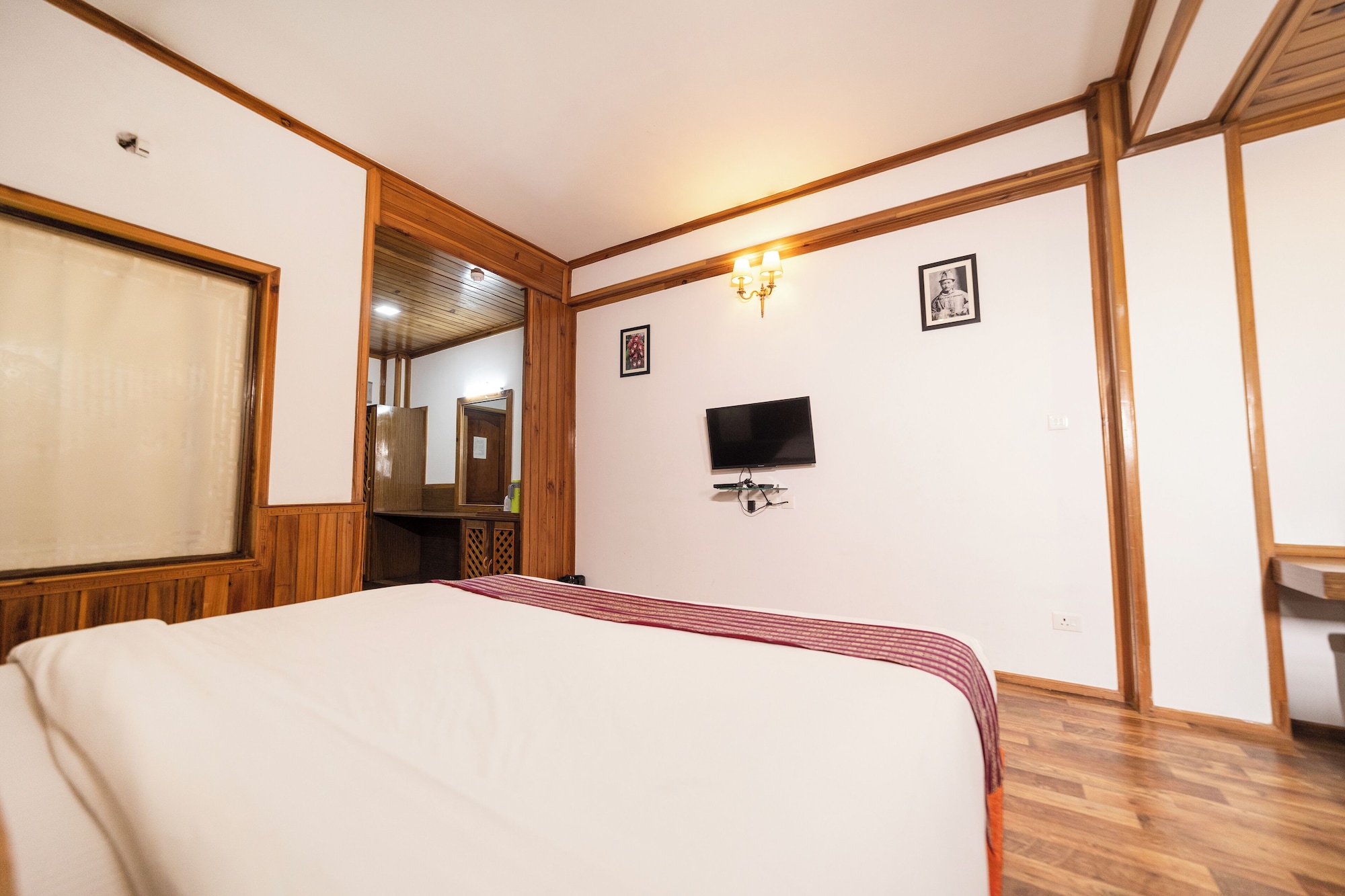 PREMIUM, DOUBLE BED, MOUNTAIN VIEW, SMOKING