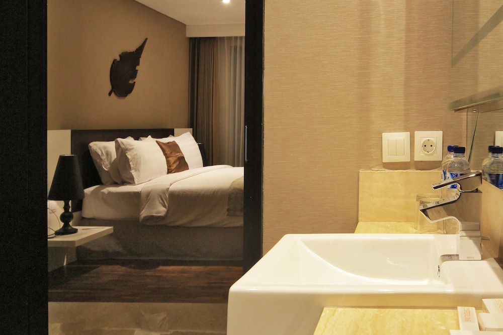 The Sterling Hotel & Villa's 17/57