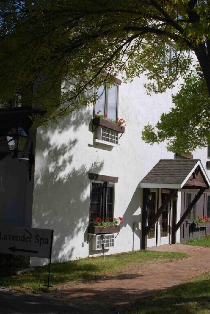 Settlement Courtyard Inn & Lavender Spa 4/66