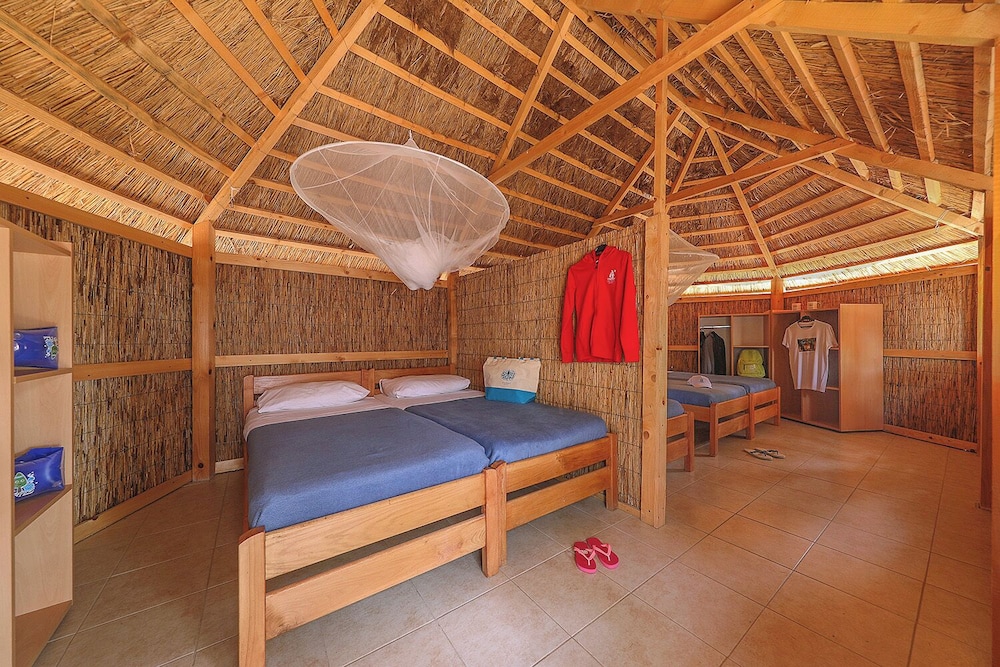 Pine Beach Pakostane 27/50