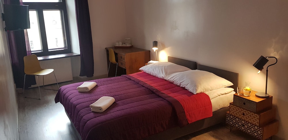 DELUXE, QUEEN BED, ACCESSIBLE