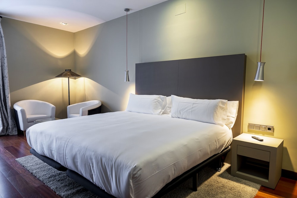 Hotel AR Isabel de Farnesio 12/47