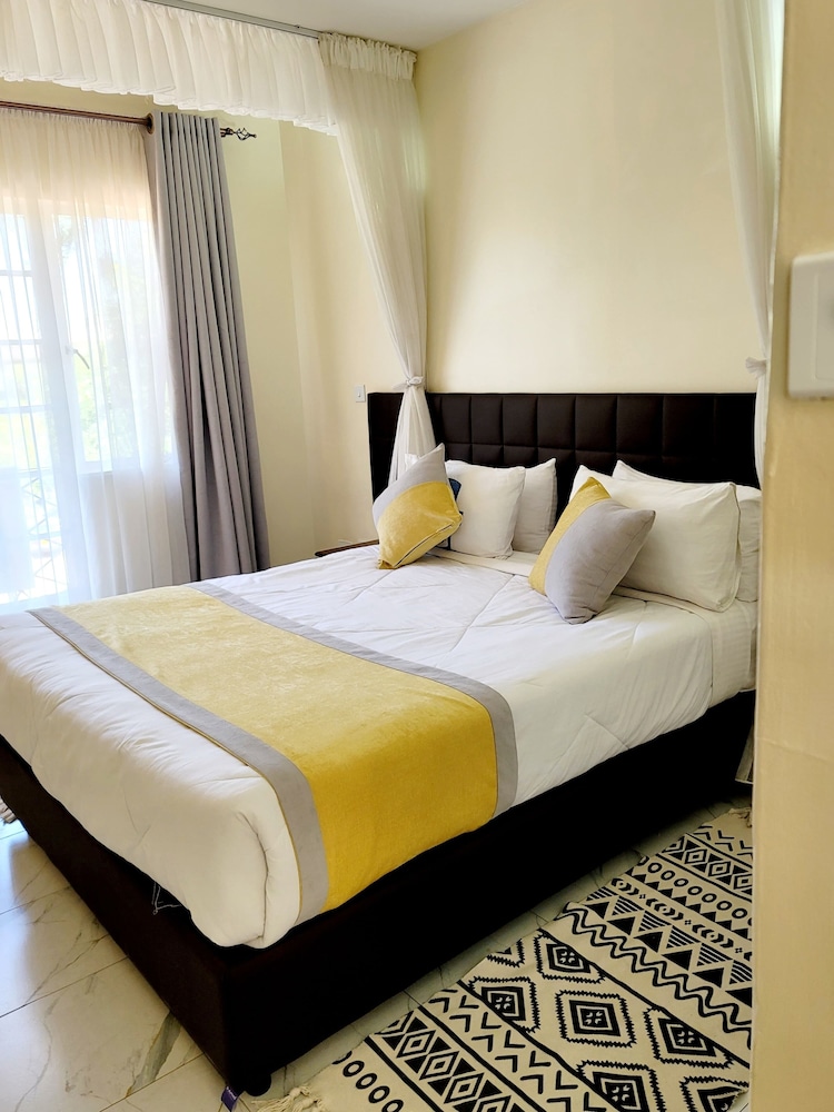 EXECUTIVE, KING BED