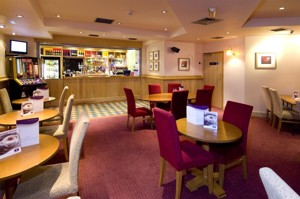 Premier Inn Manchester City Centre (Portland Street) 25/33