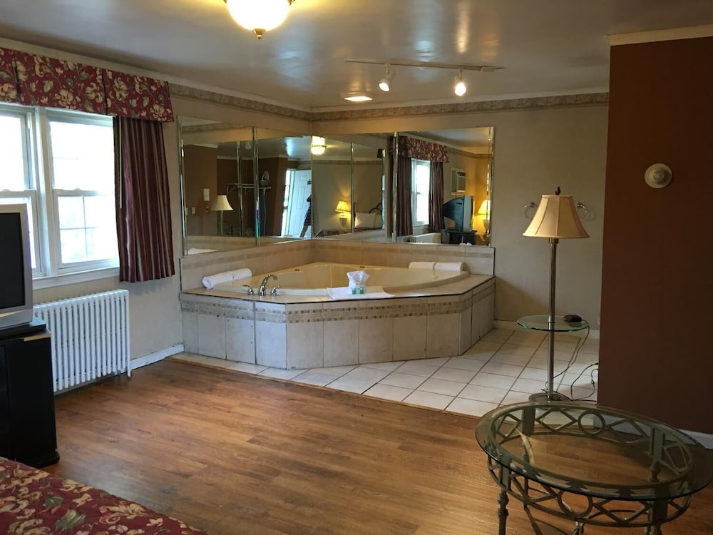 Golden Circle Inn 3/19