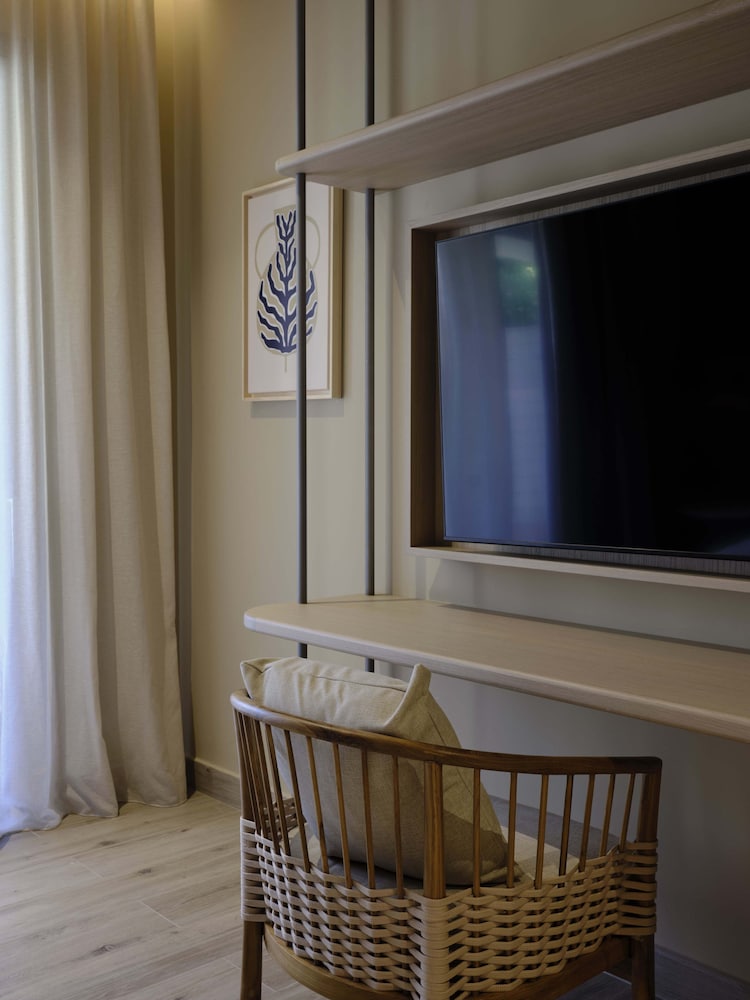 APHI KALLI Resort 56/65