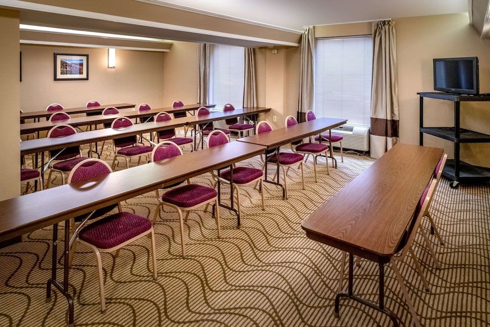 Comfort Inn & Suites Grundy, VA 10/22