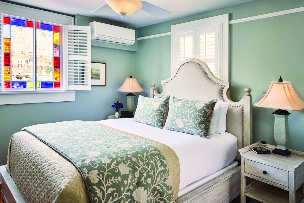 DELUXE, SUITE, QUEEN BED, SOFA