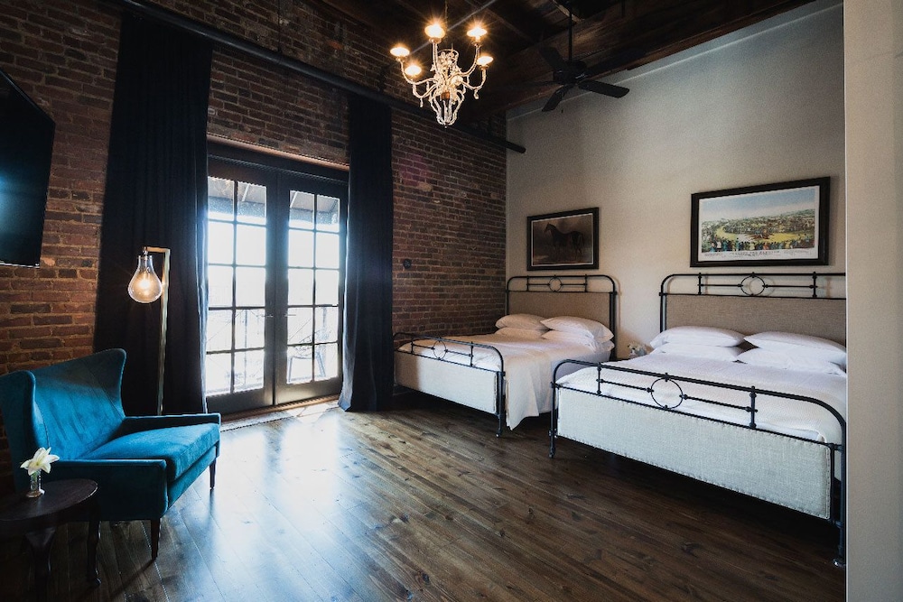 Gunrunner Boutique Hotel 23/63