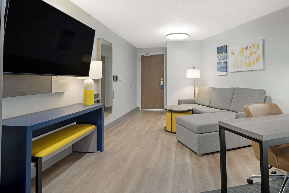 Comfort Suites Idaho Falls 24/50