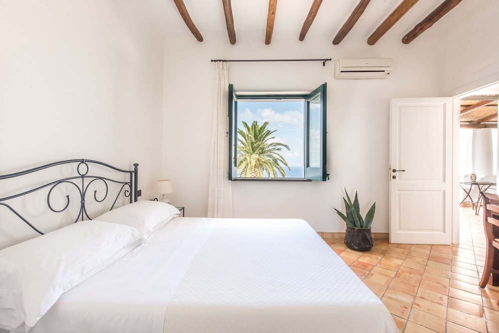 Deluxe, Queen Bed, Sea View, Balcony or Terrace