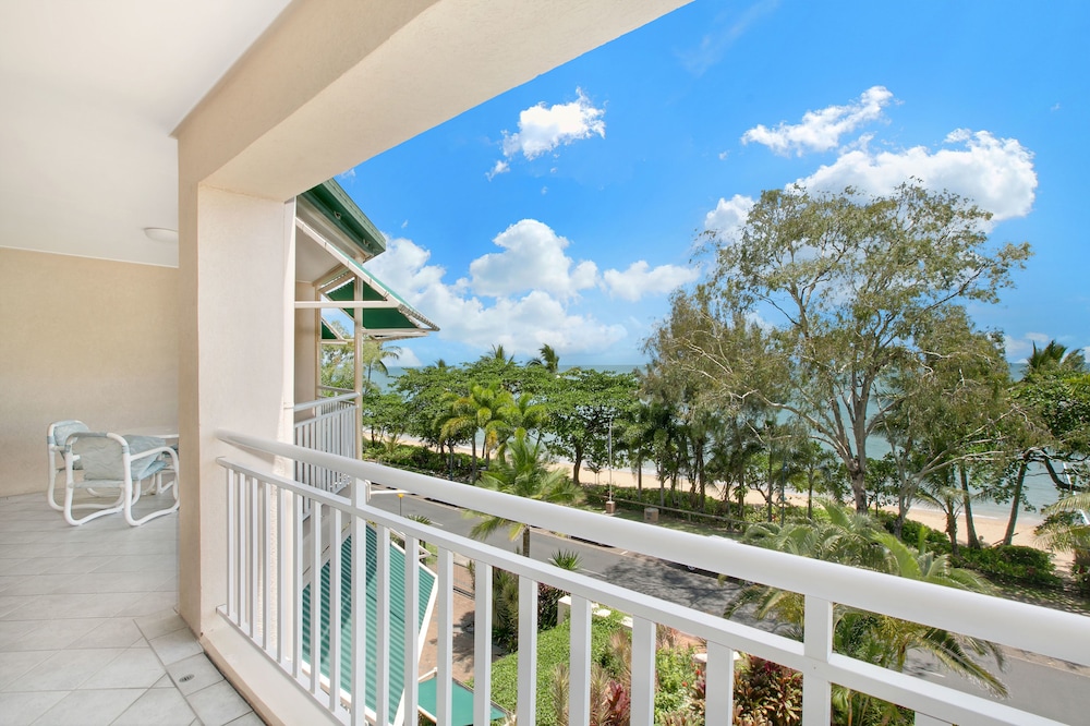 On the Beach Holiday Apartments 11/68