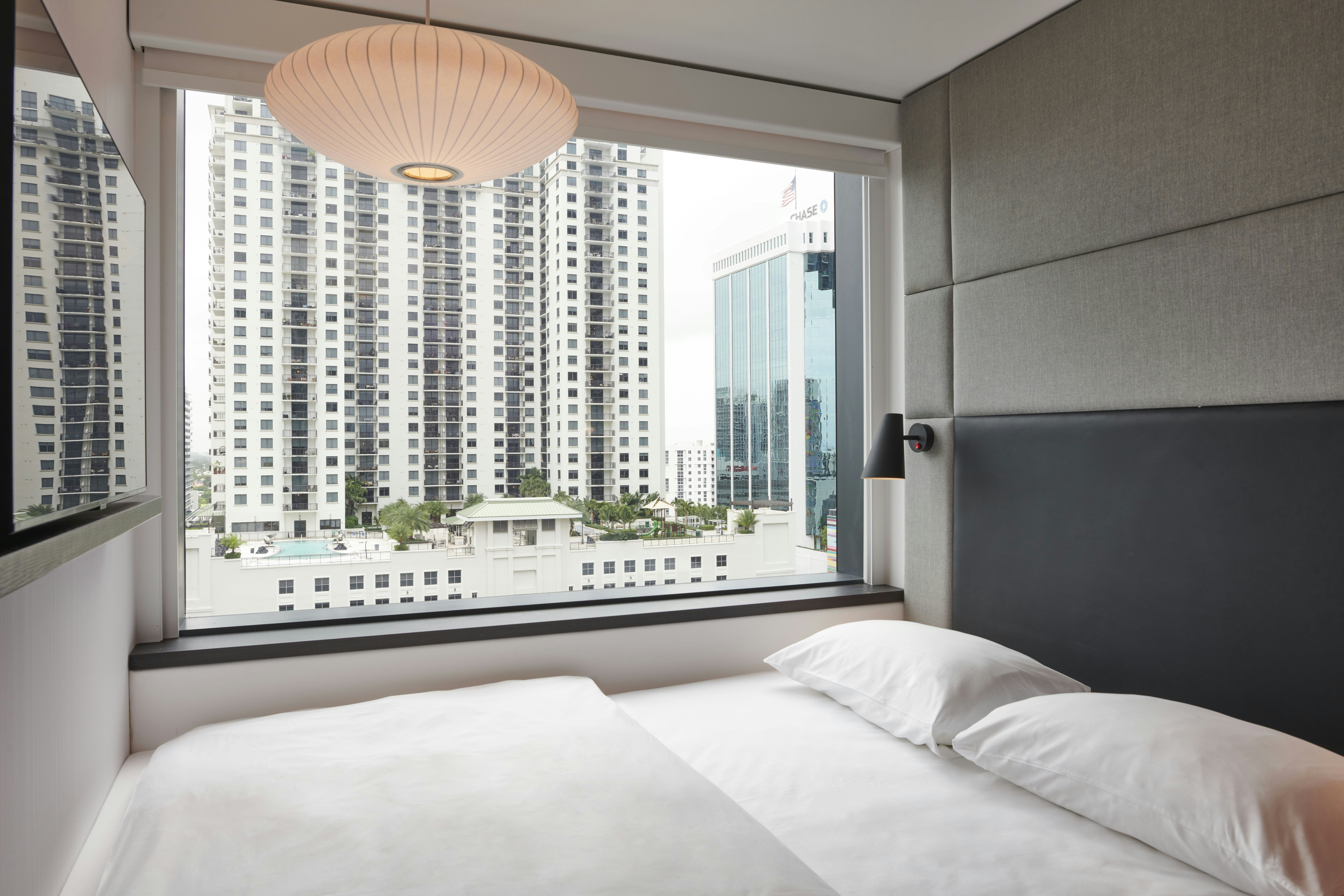 ROOM, KING BED