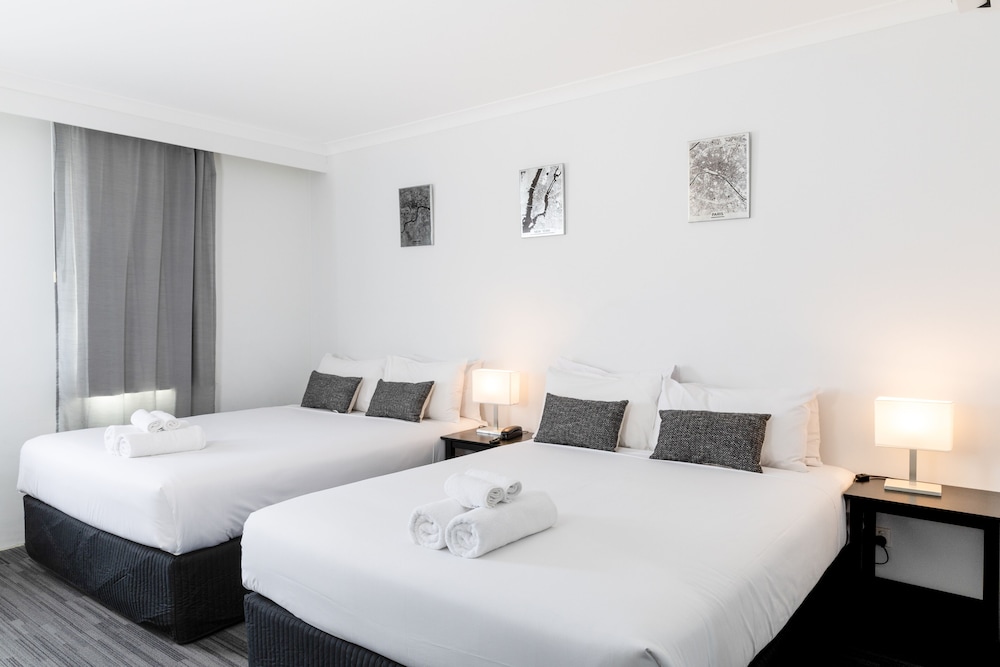 DELUXE, 2 QUEEN BEDS