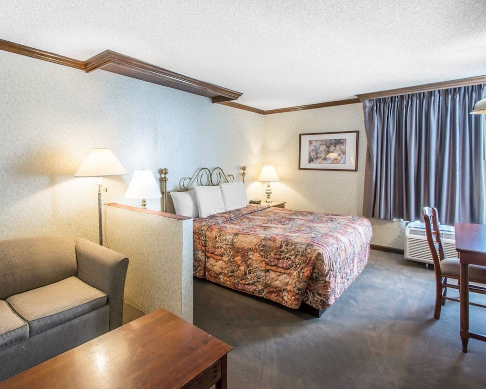 The Boulder Broker (ex. Rodeway Inn and Suites The Broker) 19/42