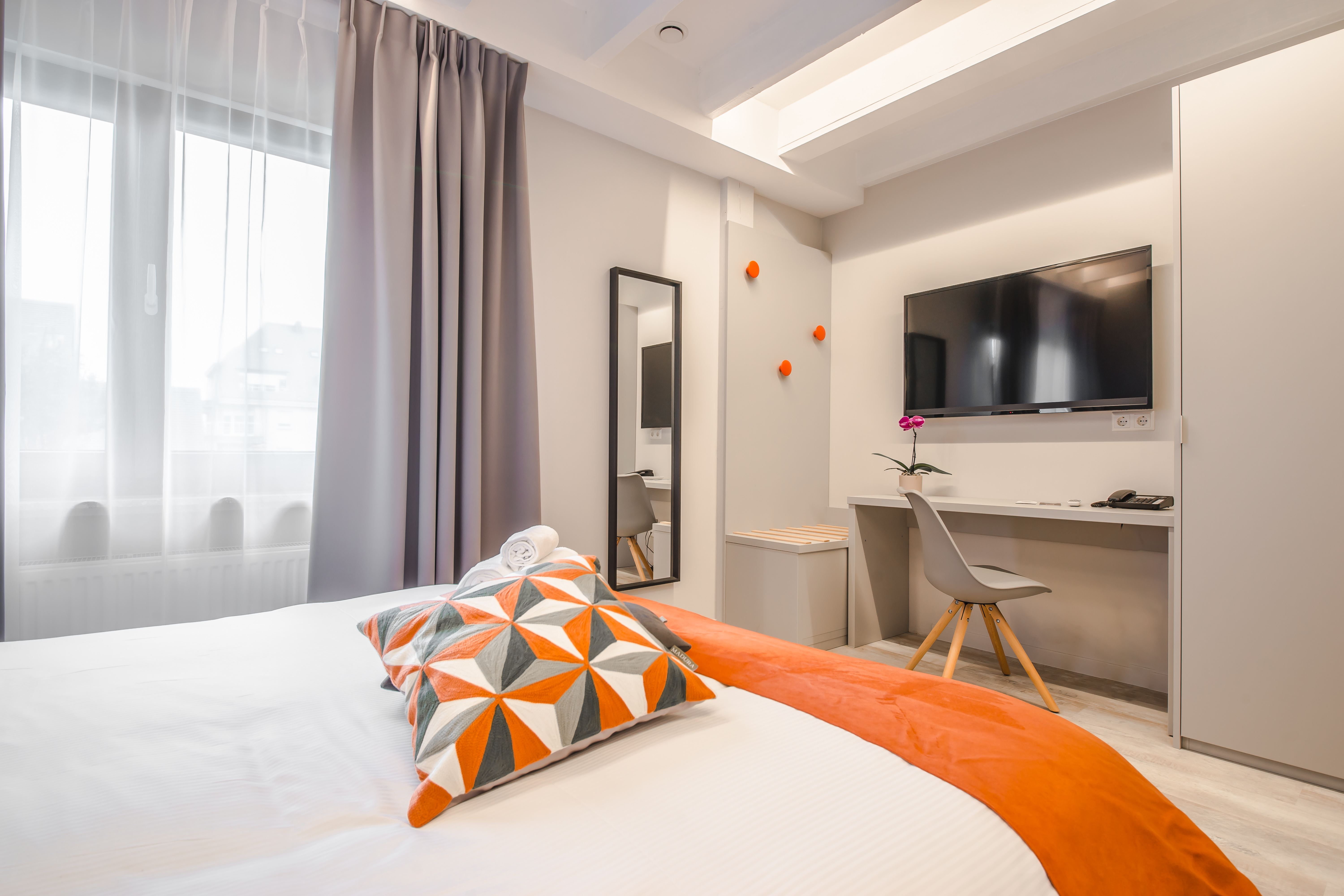 STANDARD, DOUBLE OR TWIN BED