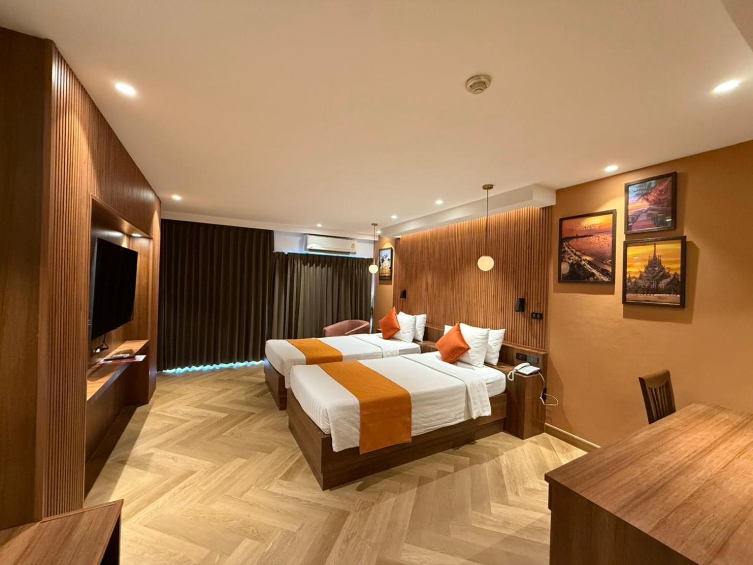 Plus, Superior, Twin Beds