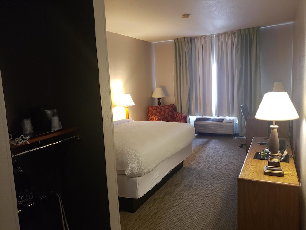 Country Inn & Suites by Radisson, Fairview Heights, IL 19/39
