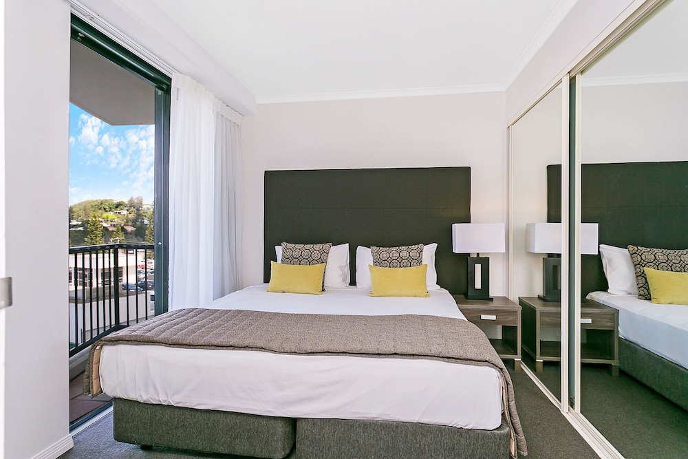 Mantra Coolangatta Beach 19/63