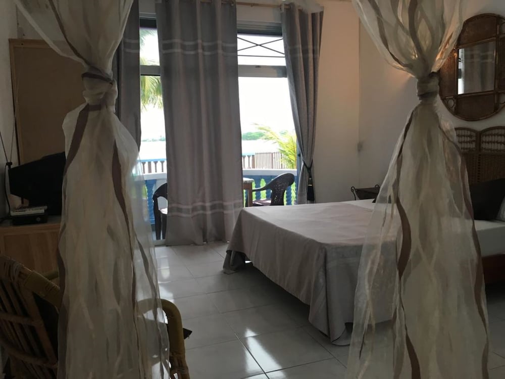 Coco Villa 8/35