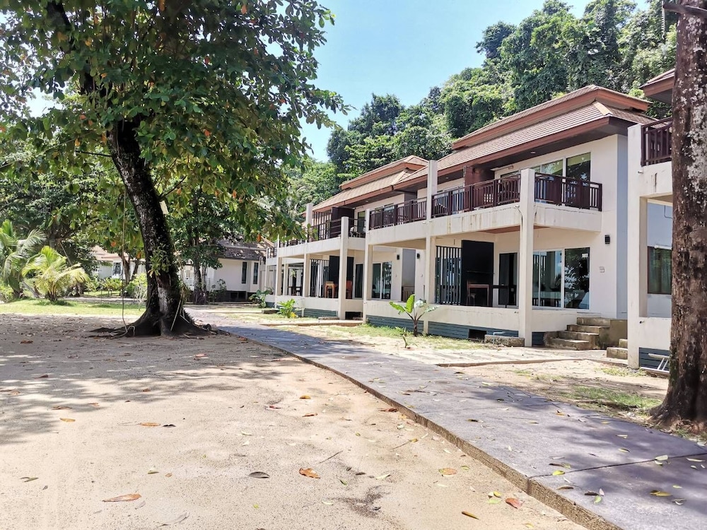 Siam Beach Resort 14/71