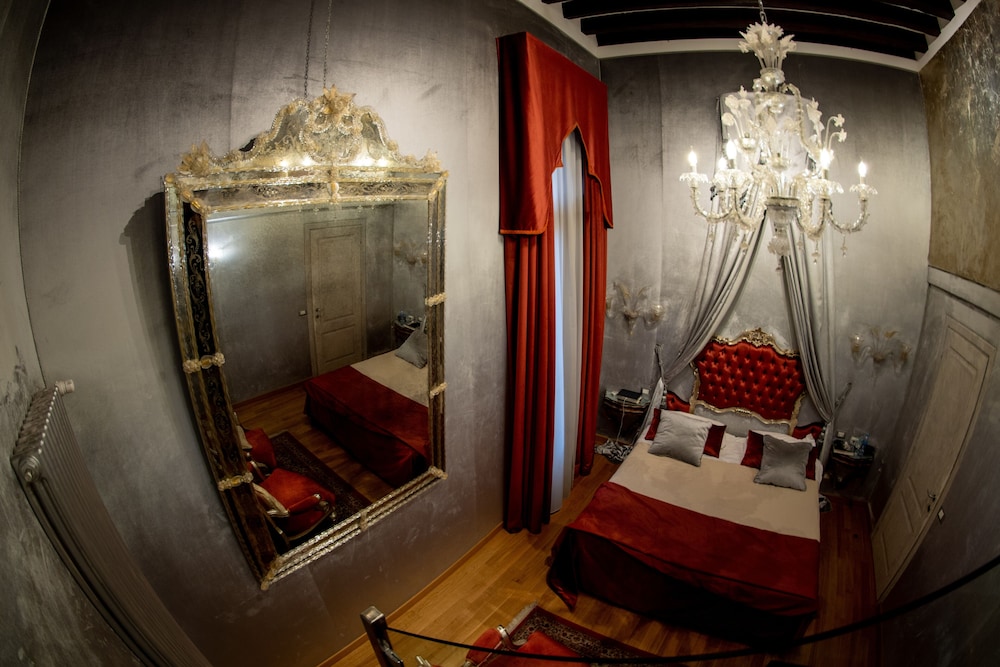 Ca Dell Arte Hotel 10/71
