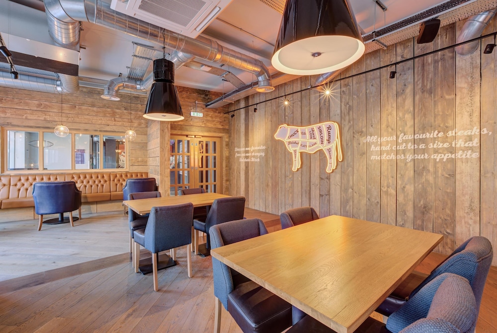 Premier Inn Portsmouth Dockyard 40/51