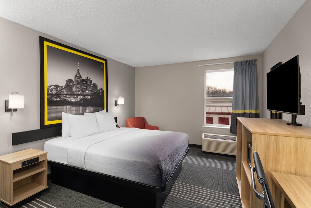 ROOM, QUEEN BED, ACCESSIBLE