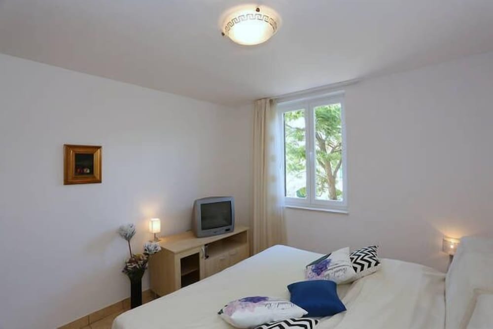 APARTMENTS TAMARIX - VINJERAC 5/50
