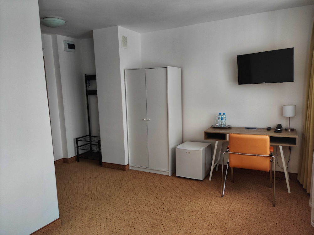 Logos Hotel Warsaw 65/75