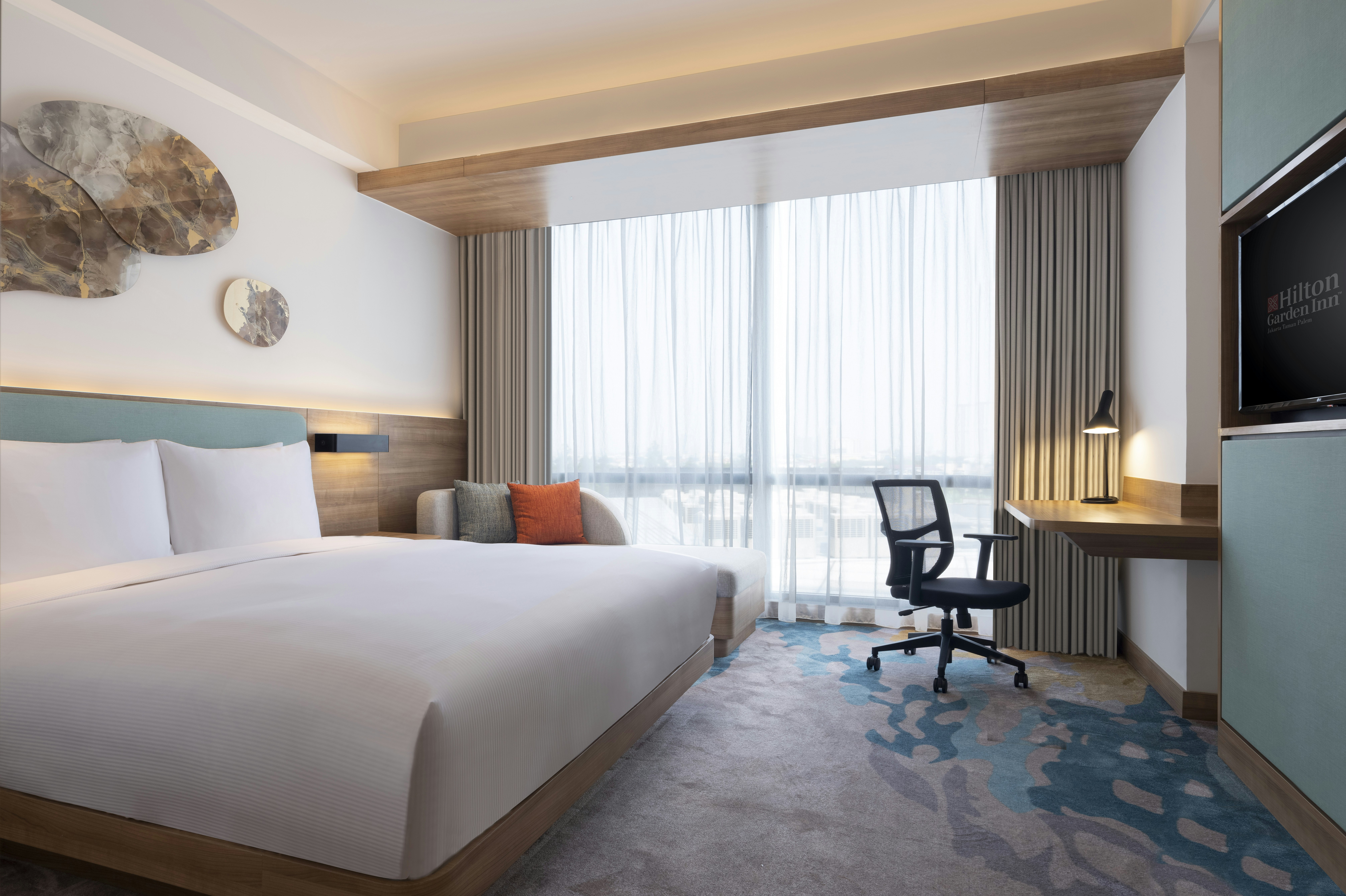 GUEST ROOM, KING BED